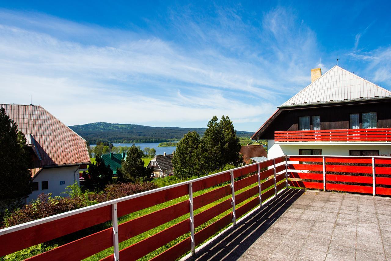 Fontána Lipno Hotel Černá v Pošumaví Kültér fotó